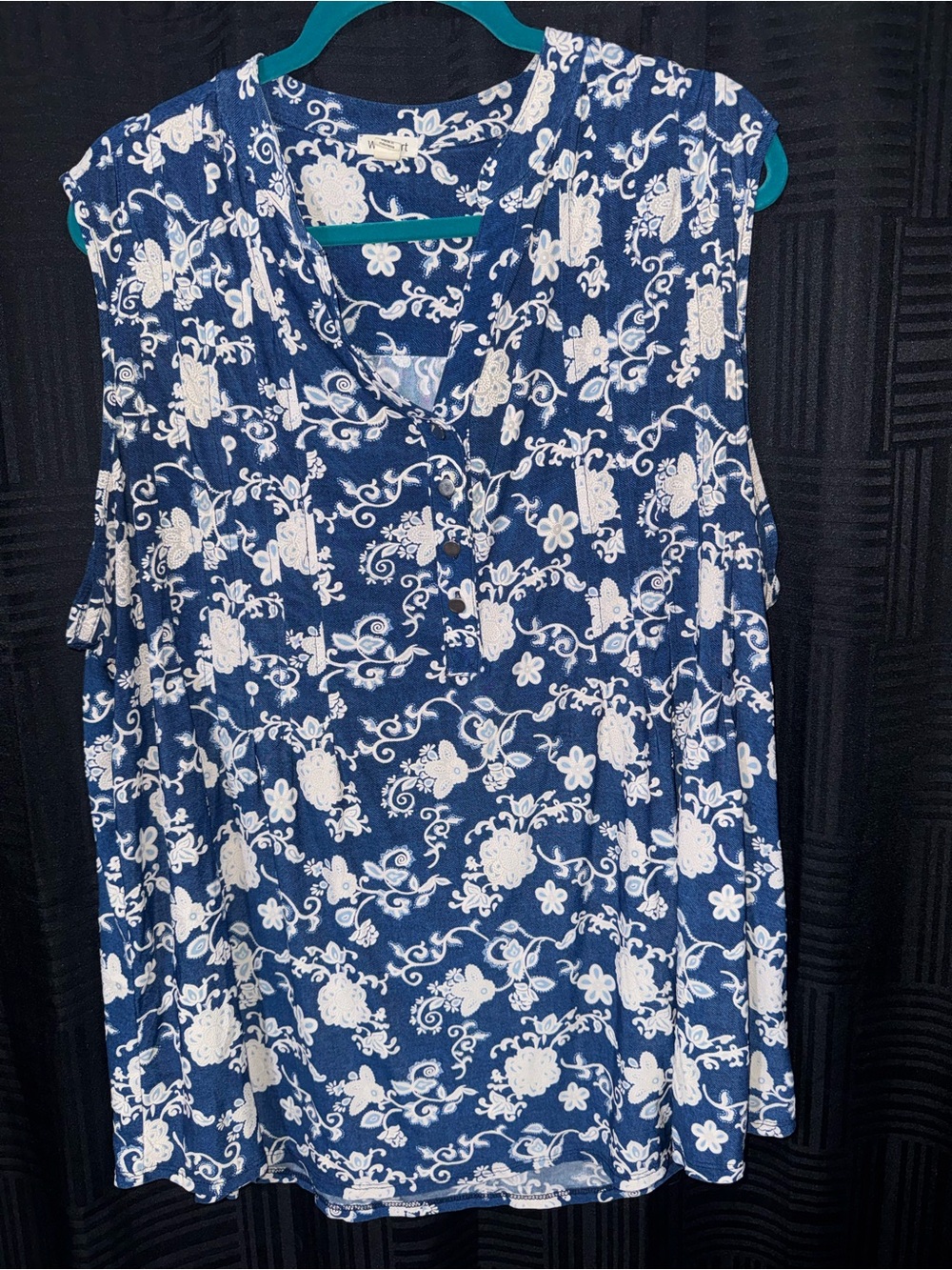 Westport Navy and White Floral V-Neck Sleeveless Tunic